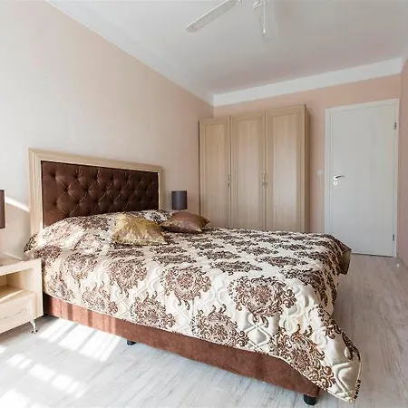 Harmony 8 & 9 Szálloda 3*
